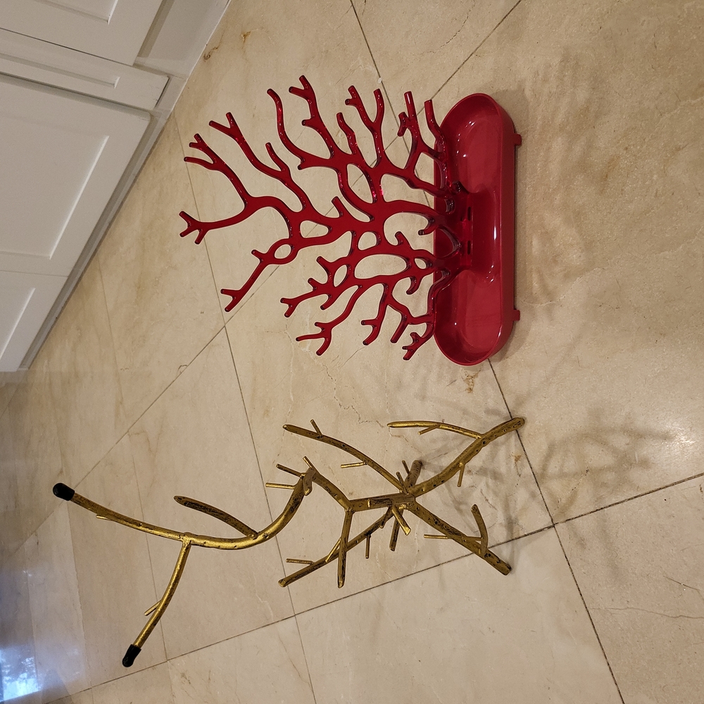 Jewelry trees/holder